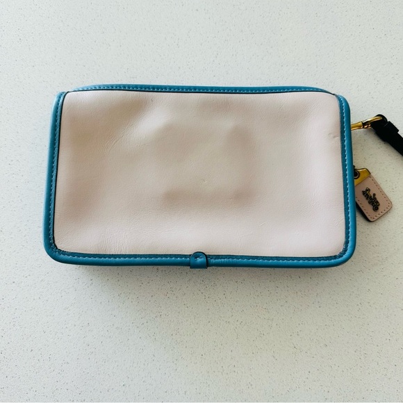 EUC COACH Britt Seashell Colorblock w/Brass Wristlet - Picture 2 of 4